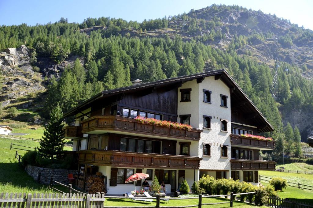 Apartmenthaus Sunshine Saas-Grund Buitenkant foto